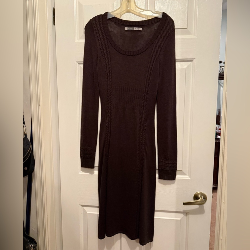EUC!!!  Athleta brown thin sweater dress, Sz M
